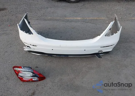 2017 Mercedes-Benz E 300 z USA, uszkodzony, nr VIN WDDZF4JB5HA165941